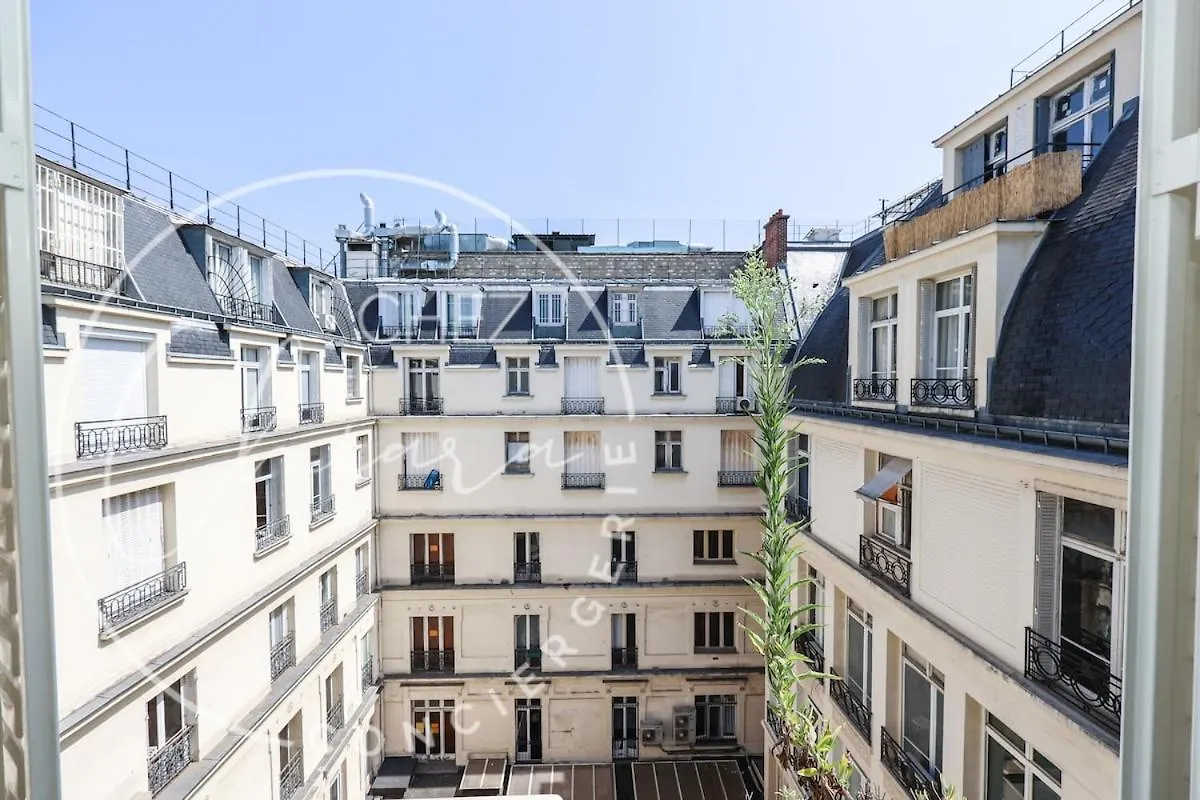 Your Suite Champs Elysees Calm And Stylish París Francia